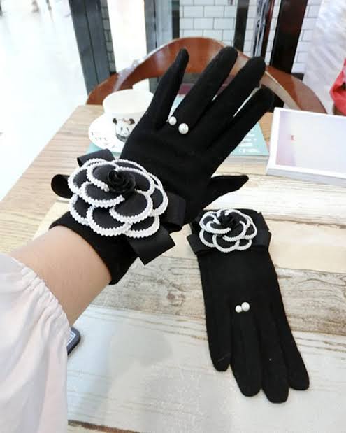 Womens 100% pure cashmere winter wrist gloves Black 