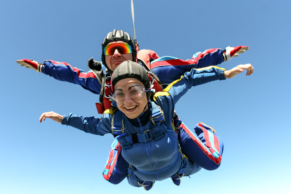 What to wear on skydiving - Buy and Slay